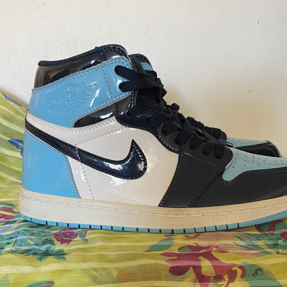 Stylish Women's High-Top Sneakers in Blue and Black